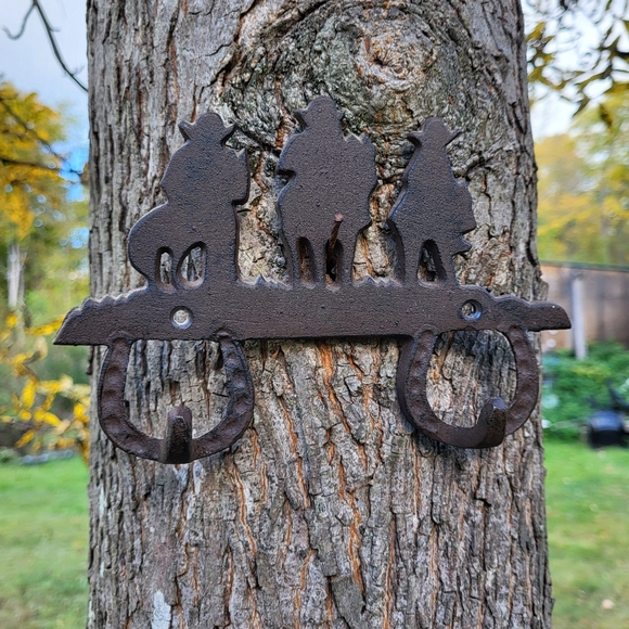 Brown Tone Cast Metal Cowboy Silhouette and Horseshoe Coat Rack Hooks - Picture 6 of 15